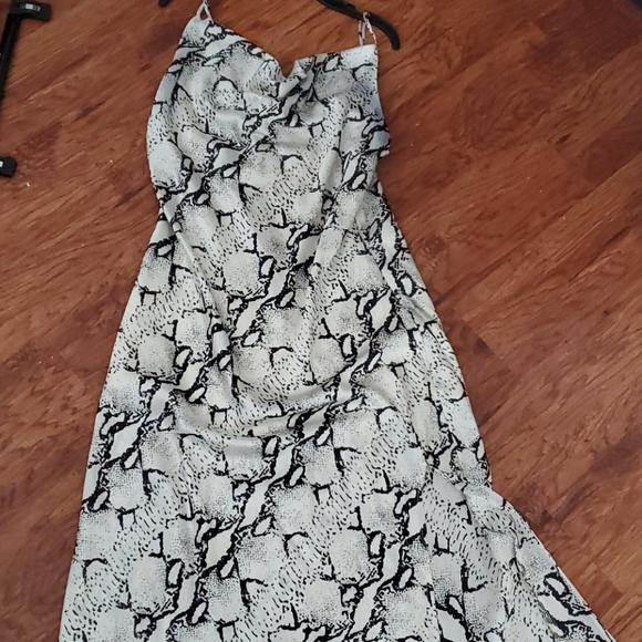 Dress - Picture 2 of 6